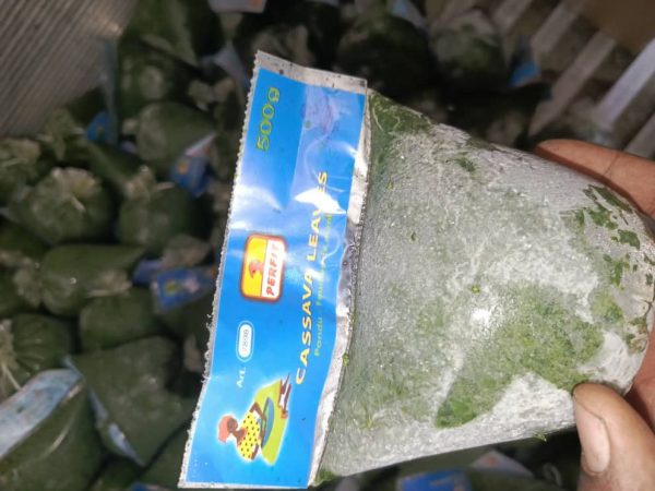 Pondu/feuilles de manioc